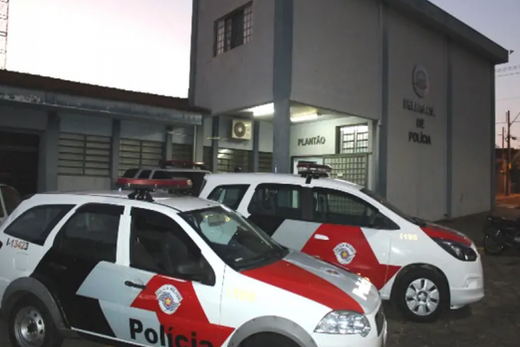 Homem baleado. Policiais apresentaram dados da ocorrência na Delegacia