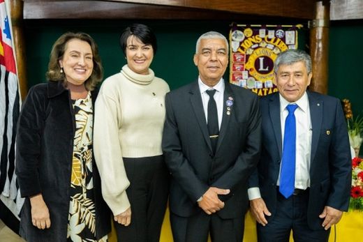 A Diretoria do Ano Leonístico 2023-2024. Claudia Bellini, Eliana de Melo, Amauri de Melo e Olney Greilberger