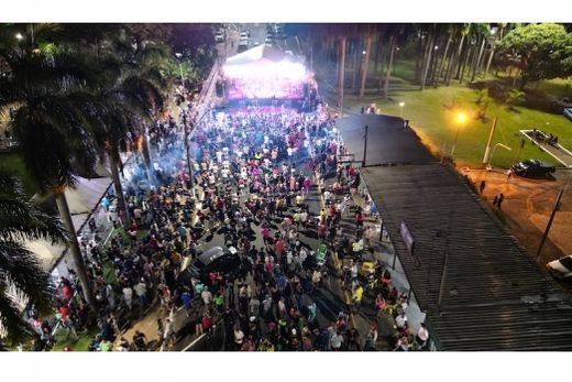 O local da sonzeira. A 'Rua do Esquenta' fica localizada na Rua Itápolis entre a Praça 'Alfredo de Paiva Garcia' e o lago do Conjunto Poliesportivo