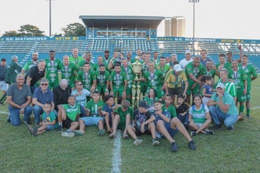 Campeão. Palmeirinha Futebol Clube levou a taça para casa