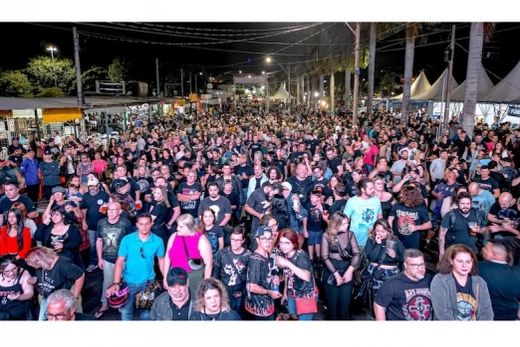 Sucesso total. A 'Rua do Esquenta' ficou repleta pelo público que foi conferir os shows apresentados no Matão Rock