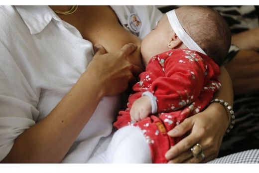 Aleitamento materno. Médica ressalta importância da rede de apoio para as mães