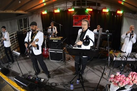 'Os Milionários'. Álvaro Arroyo, Johnny Massucato, os irmãos João Carlos (Ju) e Paulo Augusto (Guto) Paiolo, Paulo Sérgio Gabriel e Zé Paulo Panegossi fizeram grande show no último dia 29