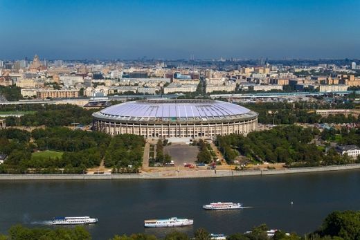Faltando 100 dias para a Copa, das 12 arenas que serão usadas no Mundial, só seis estão prontas.