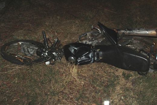 Moto envolvida no segundo acidente. Condutor foi socorrido com ferimento na bacia