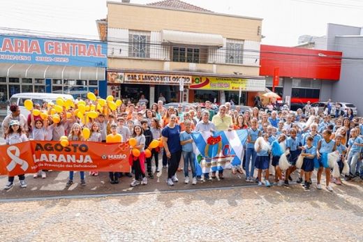 Passeata. Evento aconteceu na segunda-feira (14)