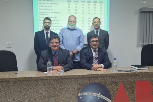 Um grande evento. Na Mesa Diretora estiveram Murilo Camolezi, Paulo Bernardi e Alan Runho (em pé) junto aos palestrantes Manoel Carlos Toledo Filho e José Otávio de Sousa Ferreira