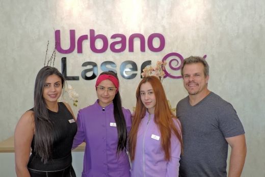 Equipe. Natália Monezi (consultora de vendas), Brenda Eduarda (cirurgiã dentista e harmonizadora orofacial), Jenifer Silva (esteticista) e Alexandre Urbano (sócio proprietário), da Urbano Laser Matão