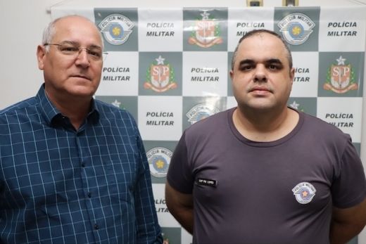 China Calabres e o capitão Lopes. "O Legislativo está à disposição para apoiar toda a corporação em busca de melhores condições de trabalho", disse o presidente da Câmara