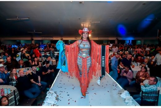 Rainha do Rodeio. Júlia Mariani foi eleita no sábado (26)
