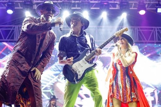 Atração principal. Músicos da banda Rod Hanna se apresentaram para o público que marcou presença na Praça 'Alfredo de Paiva Garcia'