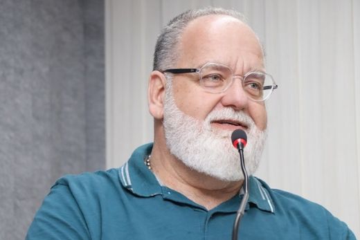 Paulo Bernardi. "E que presente maravilhoso é poder ser o 'Papai Noel' para tornar os sonhos de uma criança em realidade, não importa a estação"