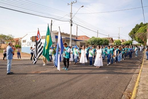 Na EMEF Antônio Carlos Manzini. Ato cívico comemorou o 7 de setembro