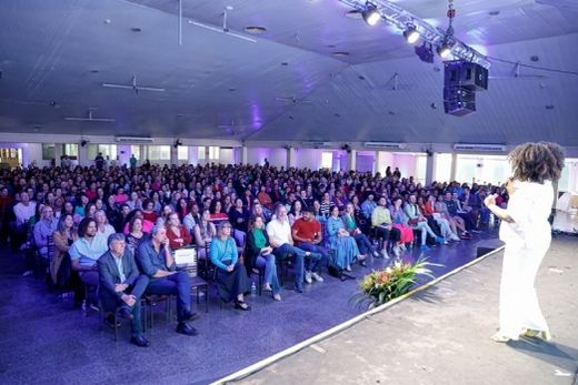 Formação continuada. Palestra foi proferida por Katiúscia Ribeiro no último dia 16