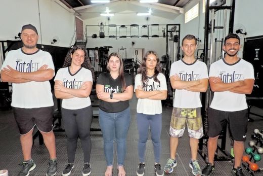 A equipe da Academia Total Fit. Sérgio D?Avassi, Lara Lunardi, Larissa Vetucci, Amanda Marcelino, Gustavo Pinotti e Douglas Damásio