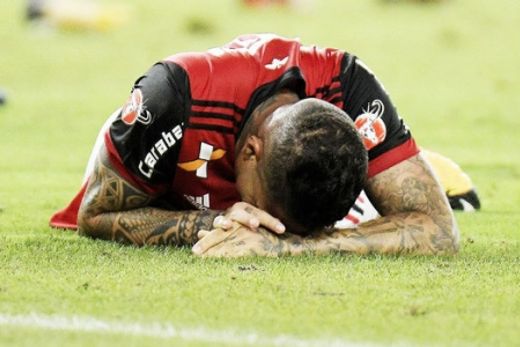 Paolo Guerrero foi suspenso pela Fifa por 30 dias
