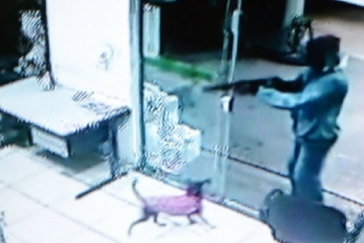 Imagens das câmeras de segurança mostram a ação dos bandidos no último assalto ao Posto Barra Limpa