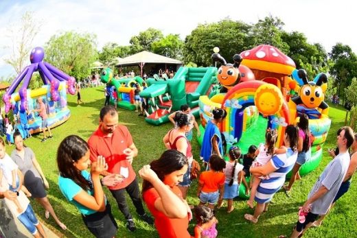 Brinquedos infláveis. Vários deles fizeram a alegria das crianças no Clube de Campo