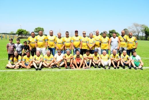 'Guerreiros' e amigos do Ibec. No campo de futebol 'Domingos Schiavetto', homenagem para Pacheco