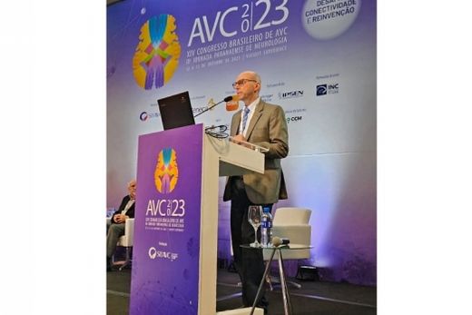 César Minelli. Médico neurologista representou o Hospital de Matão no 14º Congresso Brasileiro de AVC, realizado em Curitiba (PR)