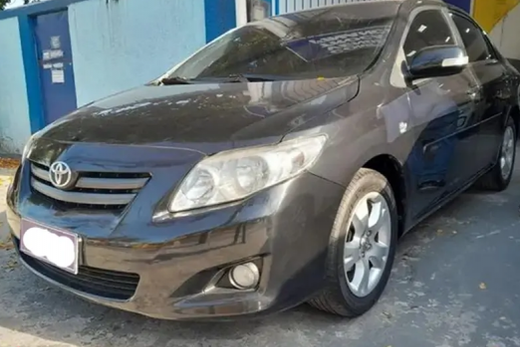 Furto de veículo. Vítima deixou o carro estacionado  na Rua Sinharinha Frota