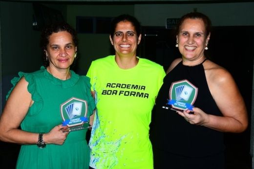Fabiana e Maria Eugênia Panegossi, com Natália Garcia. Primeiro lugar com quatro dos cinco pontos possíveis