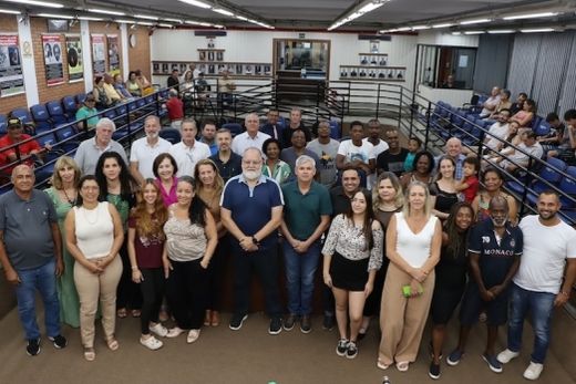 Sessão prestigiada. Familiares dos esportistas homenageados estiveram com os vereadores no plenário da Câmara