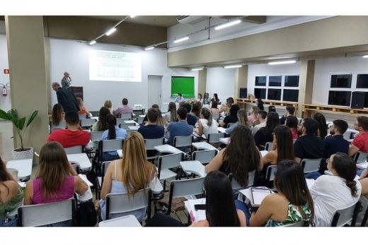 Oportunidade. Ao longo de dois dias, alunos de medicina e residentes foram envolvidos em palestras e mesas de debates no Campus da Uniara em Matão