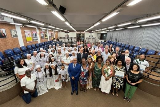 Solenidade. Homenageados foram Eunice dos Santos, Lucinéia Zanon (Mãe Lu) e Paulo Eduardo Pereira (Paulinho do Guarani), além de Sérgio Figueira (Sabará), representando a comunidade pelos 75 anos da S