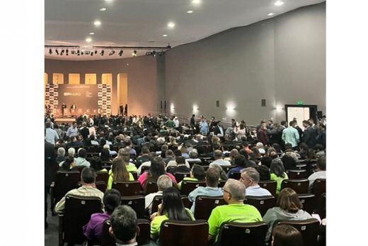Fundecitrus celebra oficialização do Comitê Estadual de Combate ao Greening. Governador Tarcísio de Freitas e secretário Guilherme Piai assinaram decreto para criação no último dia 24