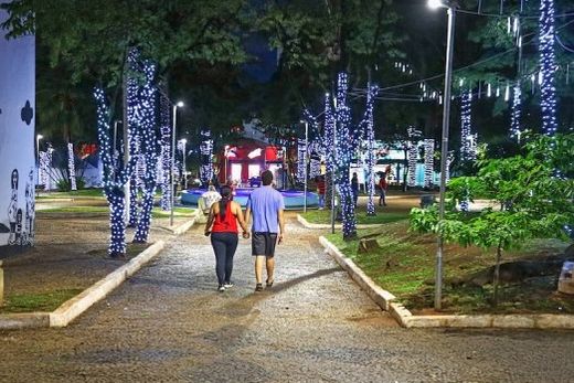 Consumidores poderão fazer suas compras à noite. Até o dia 24, lojas estarão abertas de segunda a sexta das 9h30 às 22 horas