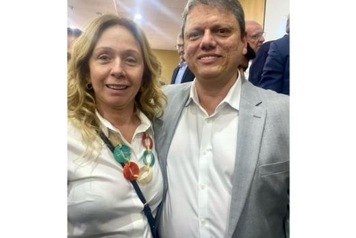 Denise Minelli e Tarcísio de Freitas. "Estamos preparados para colocar todo o nosso time nesse Mutirão de Ortopedia", afirma a superintendente do Hospital de Matão