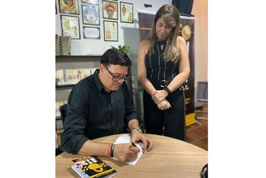 Eliseu. 'Operação Destrava Fala' e 'A arte de apresentar o TCC sem medo' foram sucessos digitais na Amazon