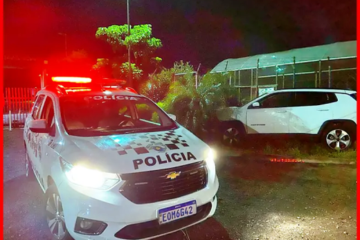 Em Araraquara. Criminosos abandonaram o Jeep Compass durante a fuga da polícia