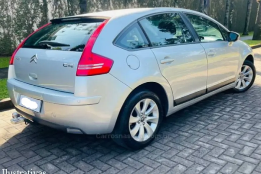Furto de veículo. Citroen C4 prata estava estacionado no cruzamento da Rua Bortolo Biava com a Avenida Padre Nelson