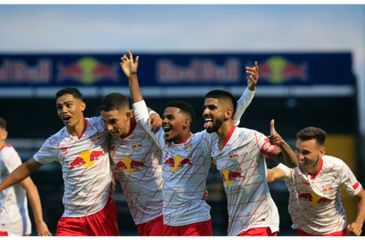Red Bull Bragantino II. Vinicius Pereira, duas vezes, e Everton fizeram os gols do Massa Bruta
