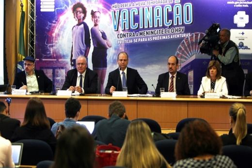 Ministério da Saúde quer vacinar 10 milhões de jovens e adolescentes contra meningite e HPV