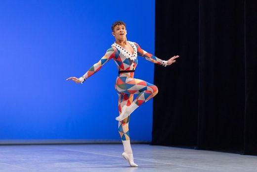'Harlequinade'. Variação inicialmente ensaiada por João Pedro em 2019, em Matão, foi a mesma com que ele conquistou o Prix de Lausanne 2024, na Suíça