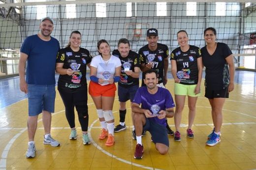 O time campeão, entre Juliano Rossi e Natália Garcia. Natália Moutin, Ana Luiza Lopes, José Ricardo Falconi, Cleiton dos Santos, Carolina Galotti e Deives Gomes