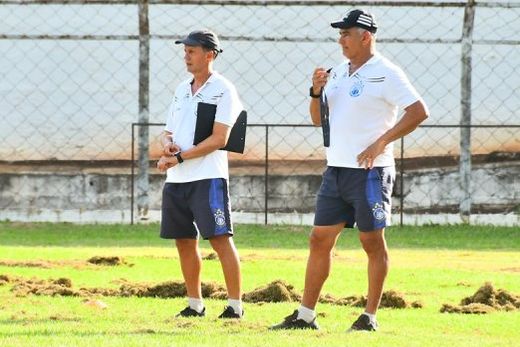Roberto Grimaldi e Paulo Cezar Catanoce. Preparador físico e treinador se desligaram da Matonense após derrota para o Votuporanguense no domingo (4)