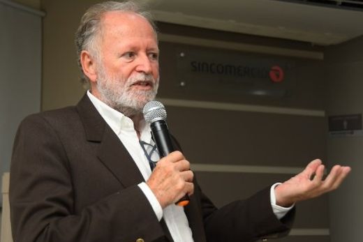 Enivaldo de Pietre. Palestrante ressaltou a importância de se agir preventivamente, sem deixar de cumprir os deveres trabalhistas