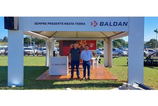 Dia de Campo da C.Vale. Lucas Pedro Schumacher (técnico de pós-venda da Baldan) e Valdir Antonio Maia (vendedor externo), em Cruza Alta (RS)