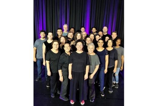 Coro e Osso. Grupo convida a todos que gostam de cantar para o oficina