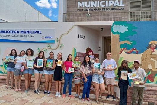 Participantes da oficina cultural. Alunos se inspiraram em cenários da cidade para produzir seus trabalhos em aquarela