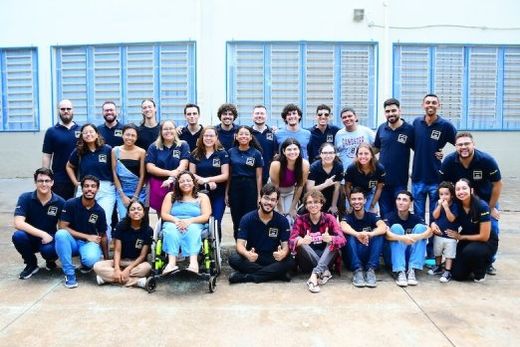 Integrantes do GPE. Jovens voluntários compartilham conhecimentos e democratizam o acesso de outros jovens às universidades