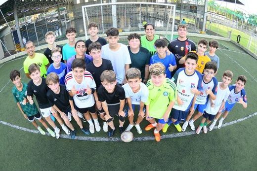 Equipes participantes. Jogadores foram divididos em três categorias '5 a 7 anos'; '8 a 10' e 'Acima de 11'