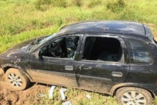 Menores furtam carro
