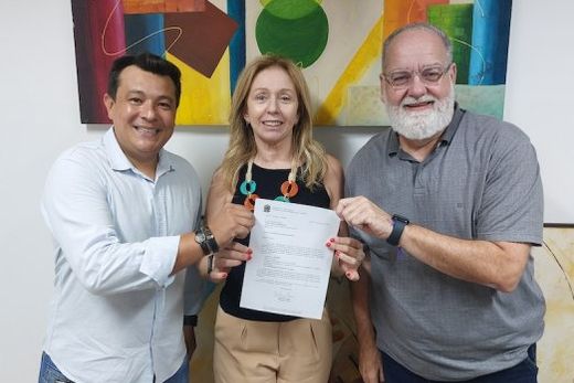 Diego Mingorance, Denise Minelli e Paulo Bernardi. Cópia da Emenda do deputado Baleia Rossi foi entregue à superintendente do Hospital de Matão, na terça-feira (19)