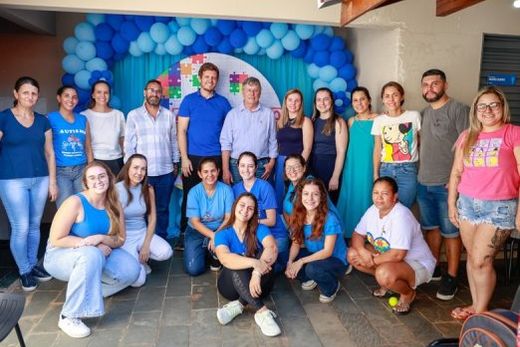 Prefeito Cido Ferrari participou de atividade no Centro de Atendimento à Pessoa com Espectro Autista (CATEAMA) na terça-feira (2)