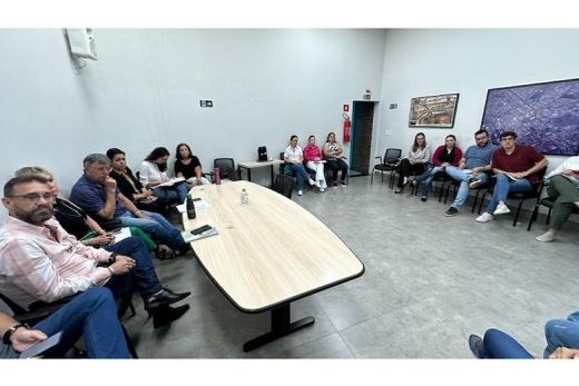 Reunião no Gabinete. Com a declaração do estado de emergência, o município obtém mais agilidade para captar recursos específicos às ações de enfrentamento à dengue